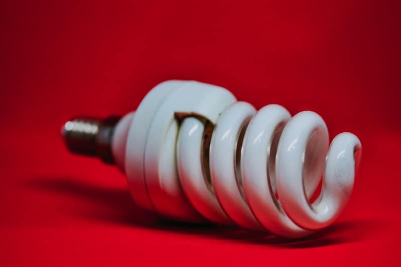 Pros & Cons of Energy Saving Bulbs